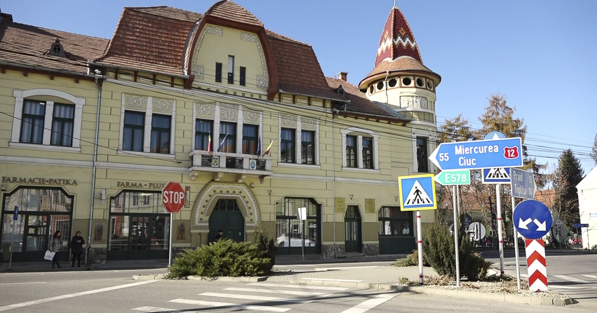 Csökkentik a személyzet létszámát  a gyergyószentmiklósi városházán